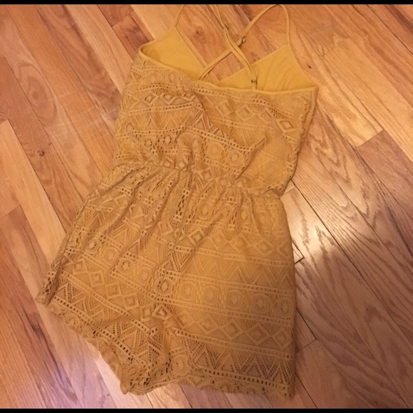 Forever 21 mustard romper - Picture 4 of 6