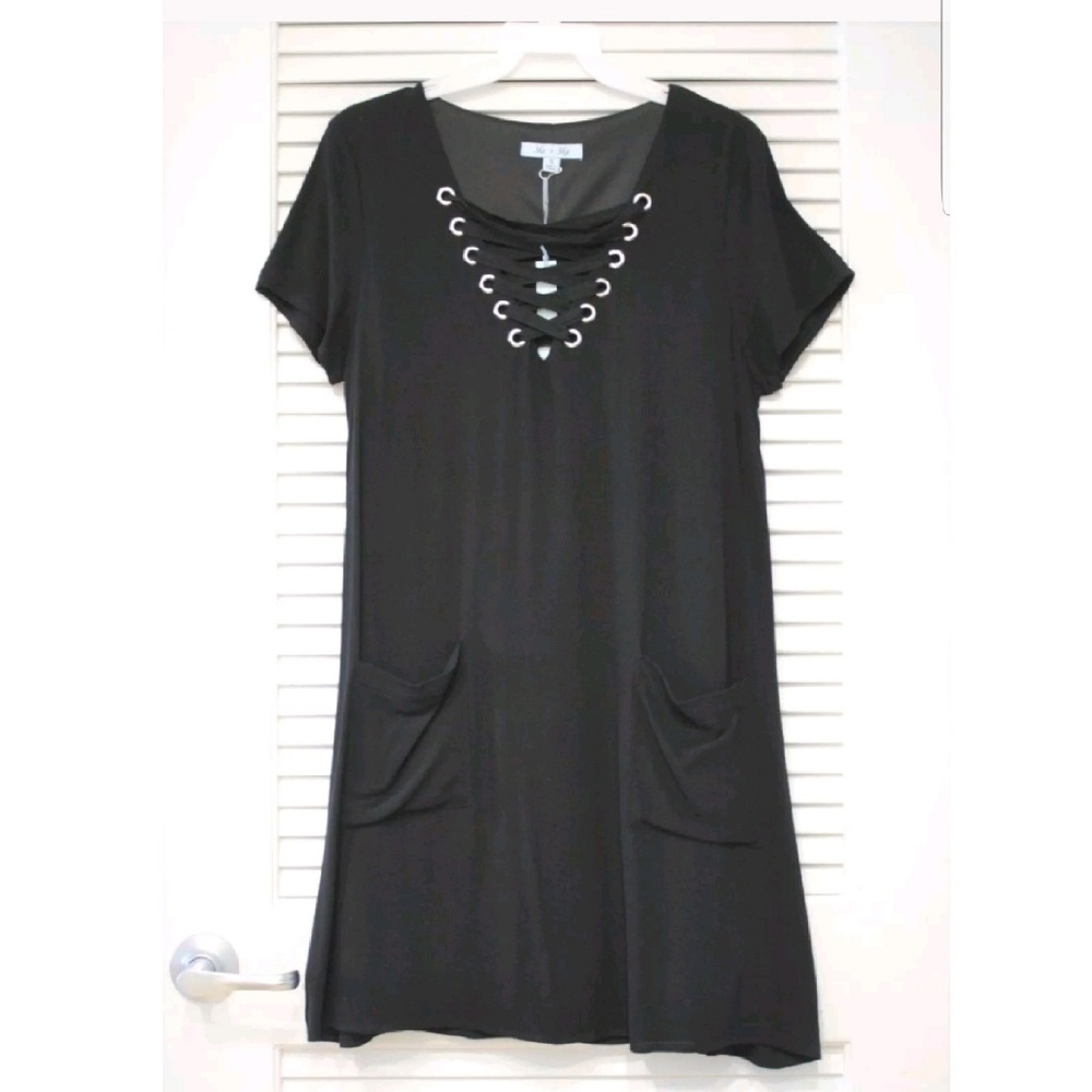 NWT boutique bought black lace up dress w/ pockets
