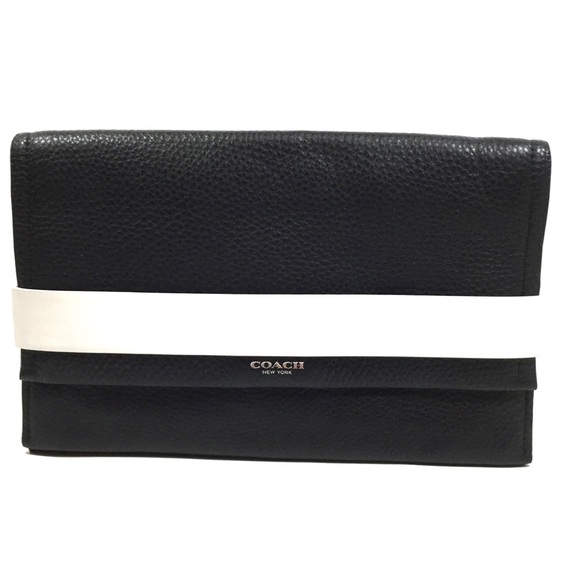 Coach Handbags - 💥final price💥 NWT Coach Bleecker Pebbled Clutch