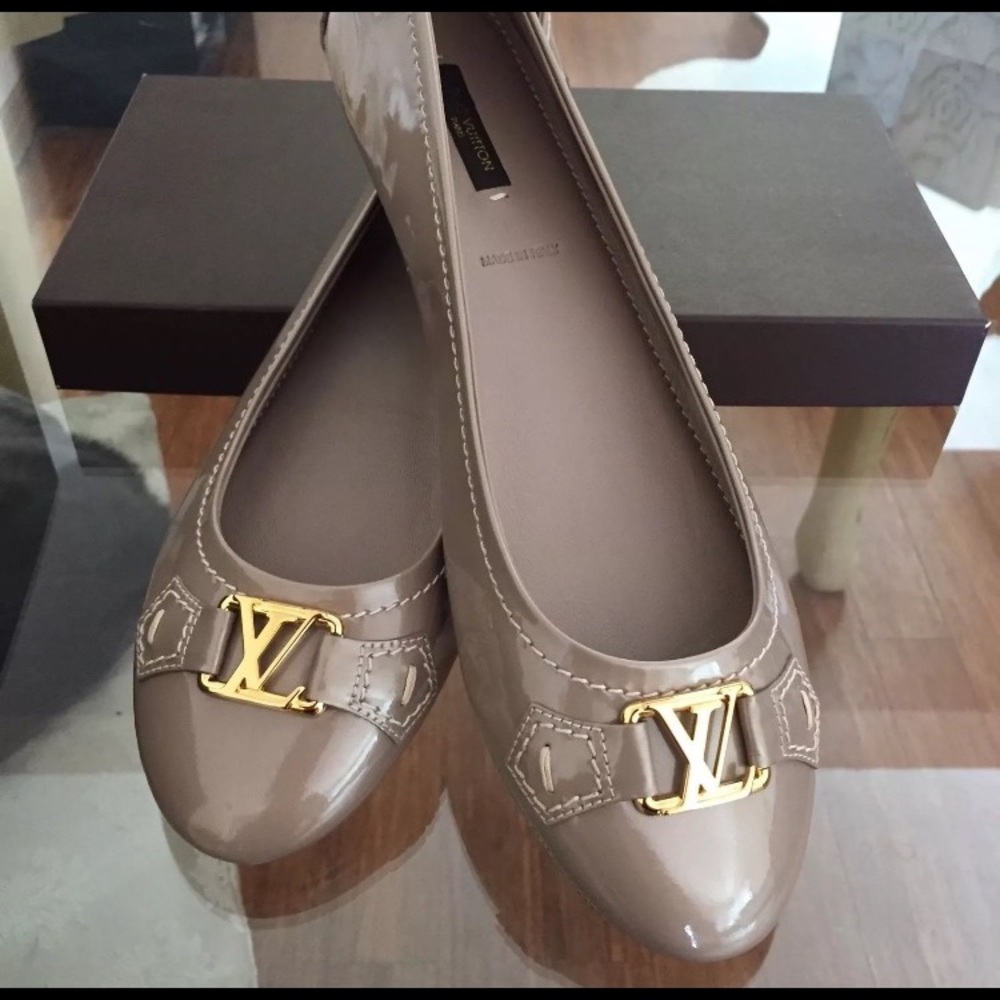 NEW Louis Vuitton verni flats 41.5 (10.5 US)