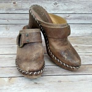 FRYE Charlotte Distressed Leather Clogs size 8 FRYE Charlotte Distressed Leather Clogs size 8