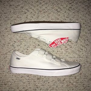 BRAND NEW Vans Canvas Style 23 V