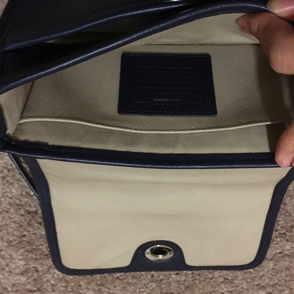 Coach crossbody bag. - Picture 2 of 4