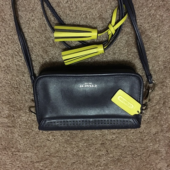 Coach crossbody bag. - Picture 4 of 4