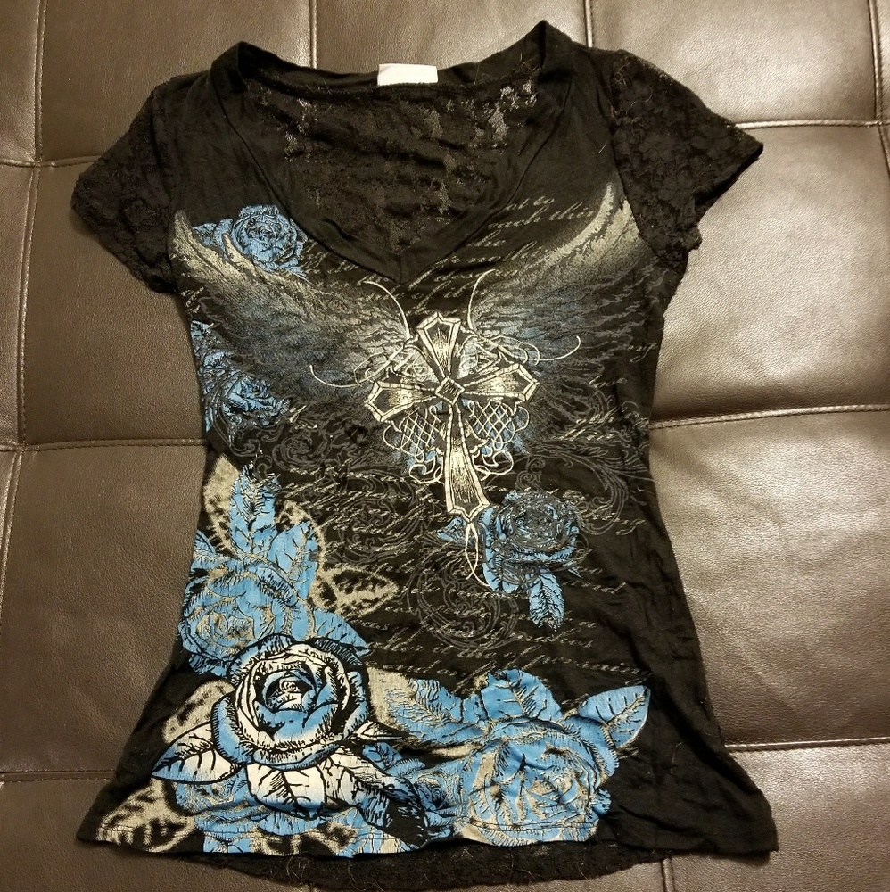 🔴3 for $15 SALE. Graffic lace tee