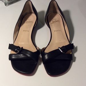 CHRISTIAN LOUBOUTIN RED BOTTOMS PARIS 𗀧