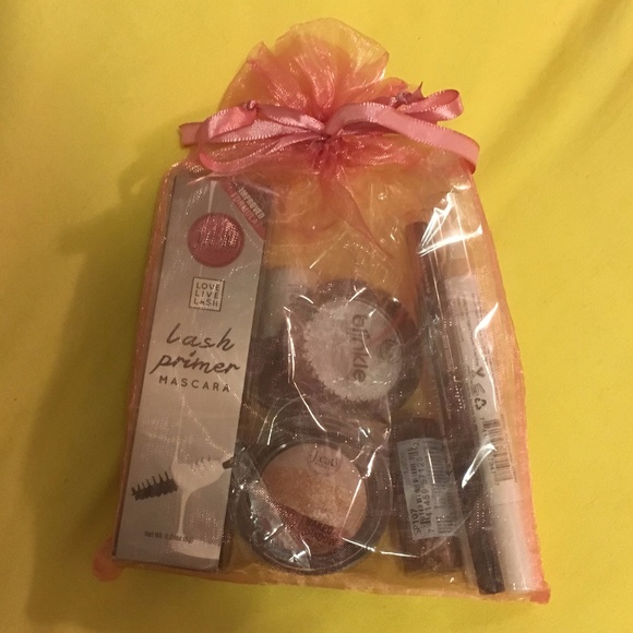 J. Cat Beauty Eye Vault - 9 Full Size Products! - Picture 2 of 3