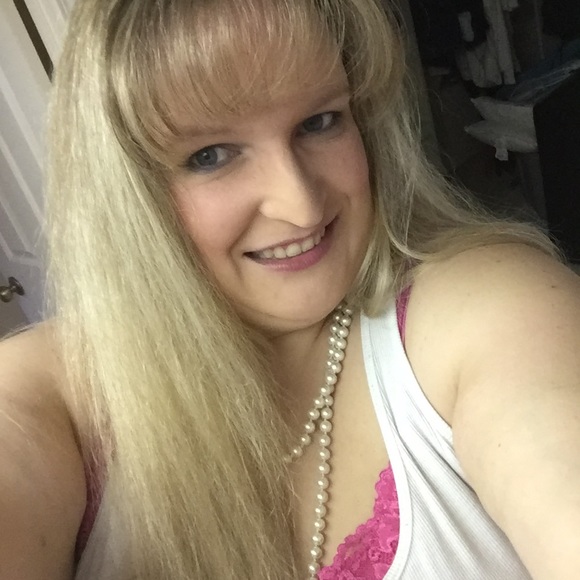 Meet your Posher, Jennifer - Picture 2 of 2