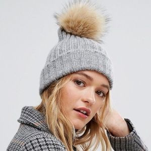 Gray Pom Pom beanie Gray Pom Pom beanie