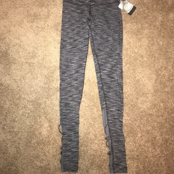 Cute leggings with mesh cutouts - Picture 1 of 3