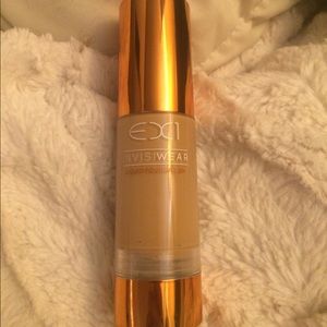 EX1 Invisiwear Liquid Foundation F200