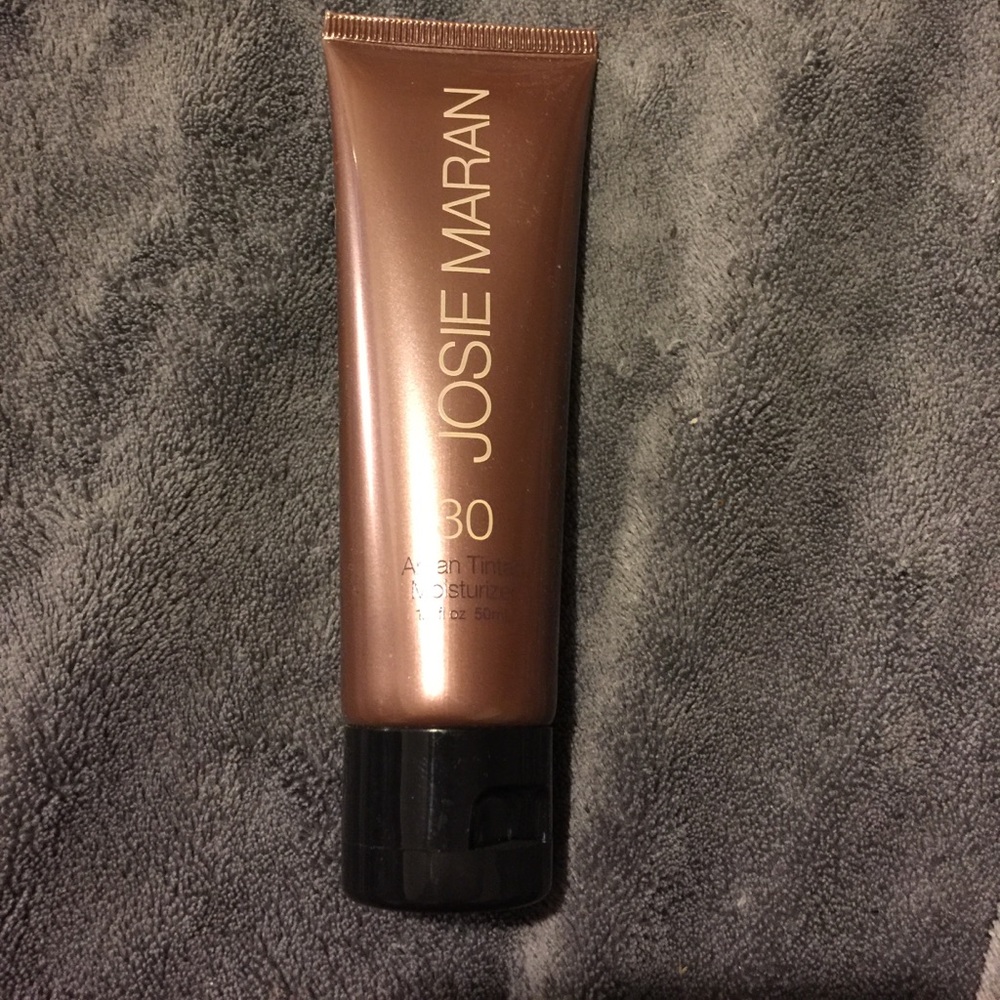 Josie Maran argan tinted moisturizer