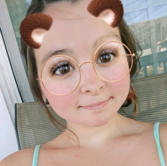 Meet your Posher, Danielle - Picture 1 of 1