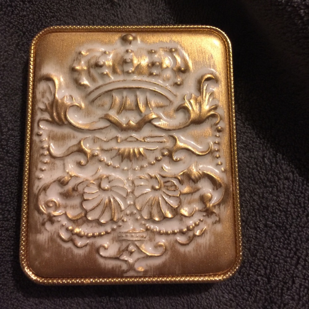 MAC royal assets collection