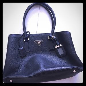 Prada Saffiano executive tote in black (Nero) New Prada Saffiano executive tote in black (Nero) New