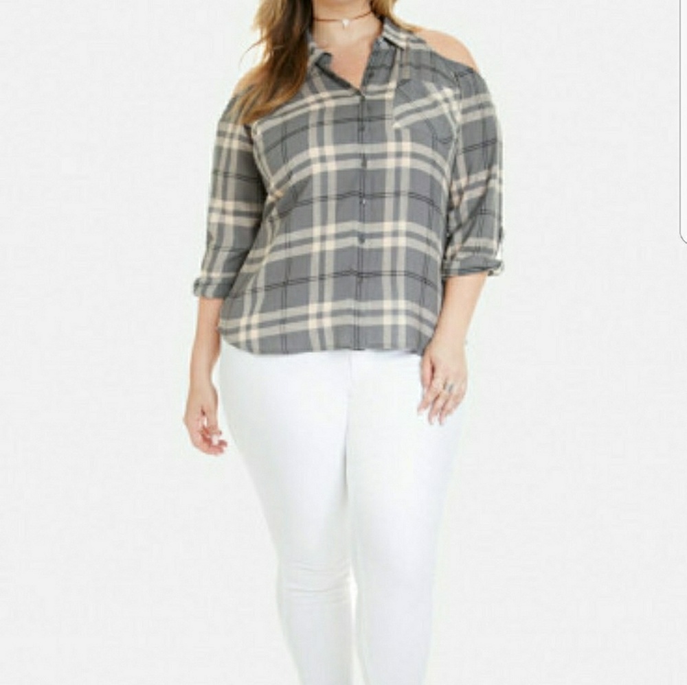 NWT Open shoulder flannel button up
