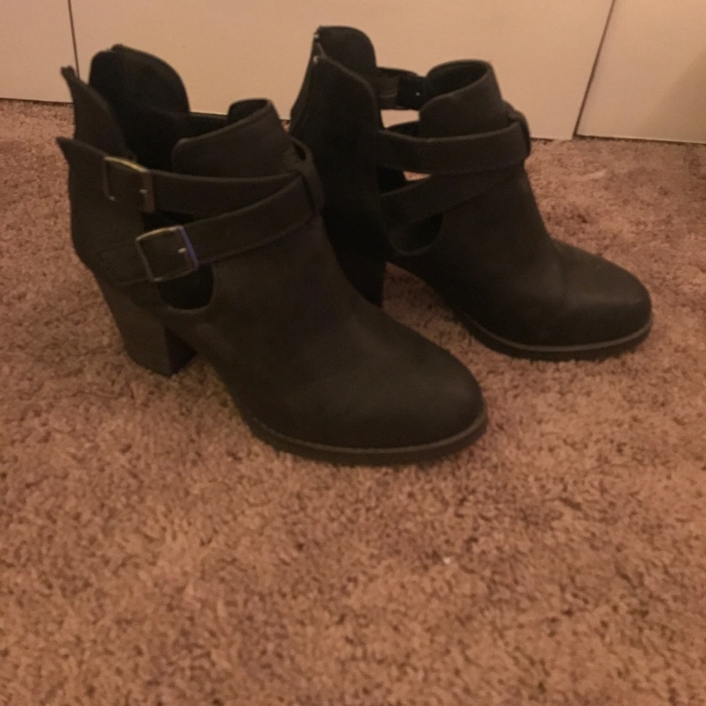 cutout buckled heeled booties with zipper