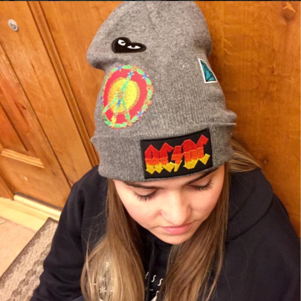 Beanie, Gray, patches, ACDC, Peace, Hippie, Grunge - Picture 2 of 3