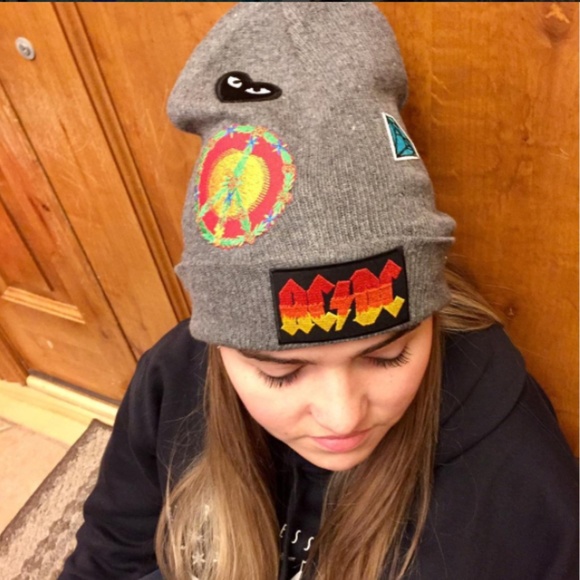 Beanie, Gray, patches, ACDC, Peace, Hippie, Grunge - Picture 2 of 3