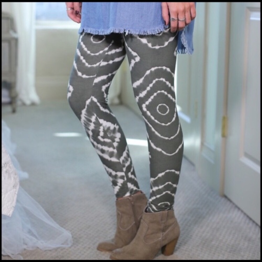NIP 🌷Super Soft Gray & White Tie Dye🌸Leggings