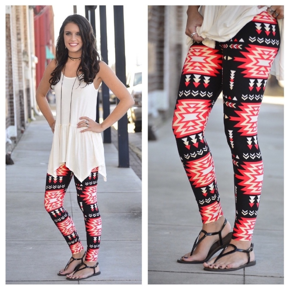 ❄️🎉 HOST PICK🎉 Soft leggings, Aztec print❄️
