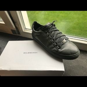 BALENCIAGA