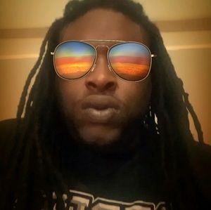 Meet your Posher, Derrick