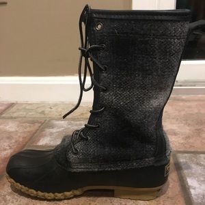 Size 6 L.L. Bean plaid duck boot