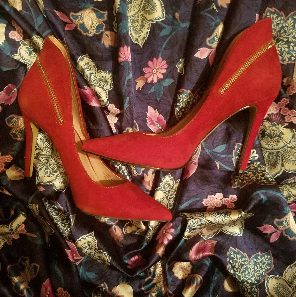 SEXY Red pumps by Enzo Angiolini