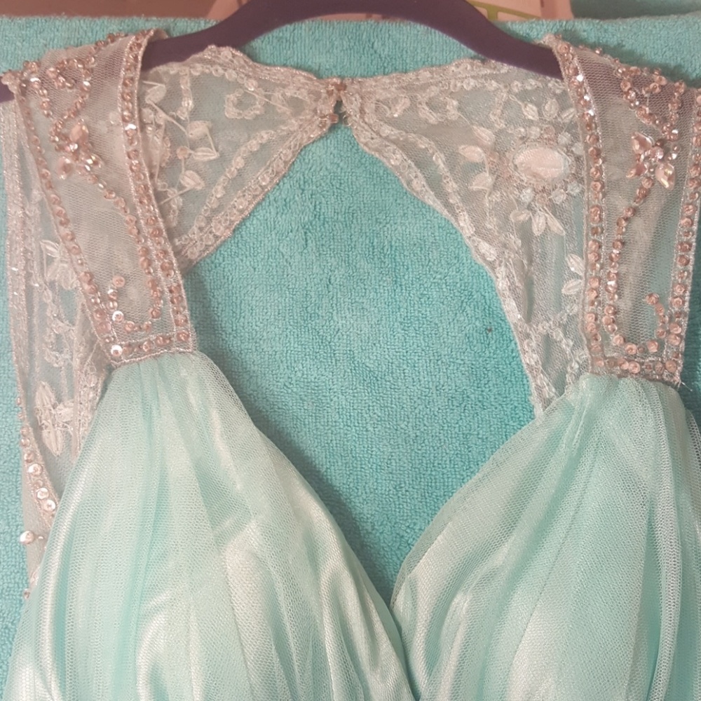 Dress - Picture 3 of 5