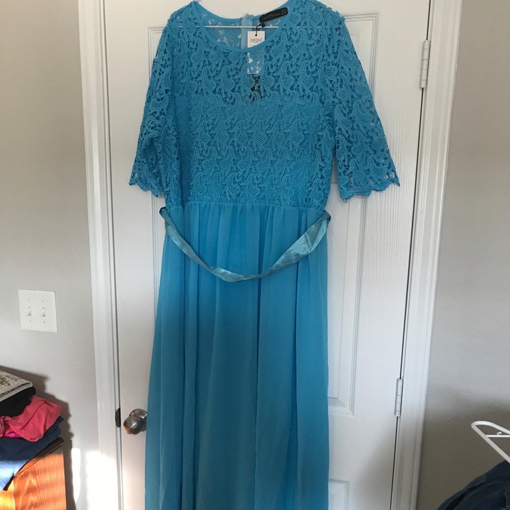 Beautiful turquoise dress!! 💙💙👗👗