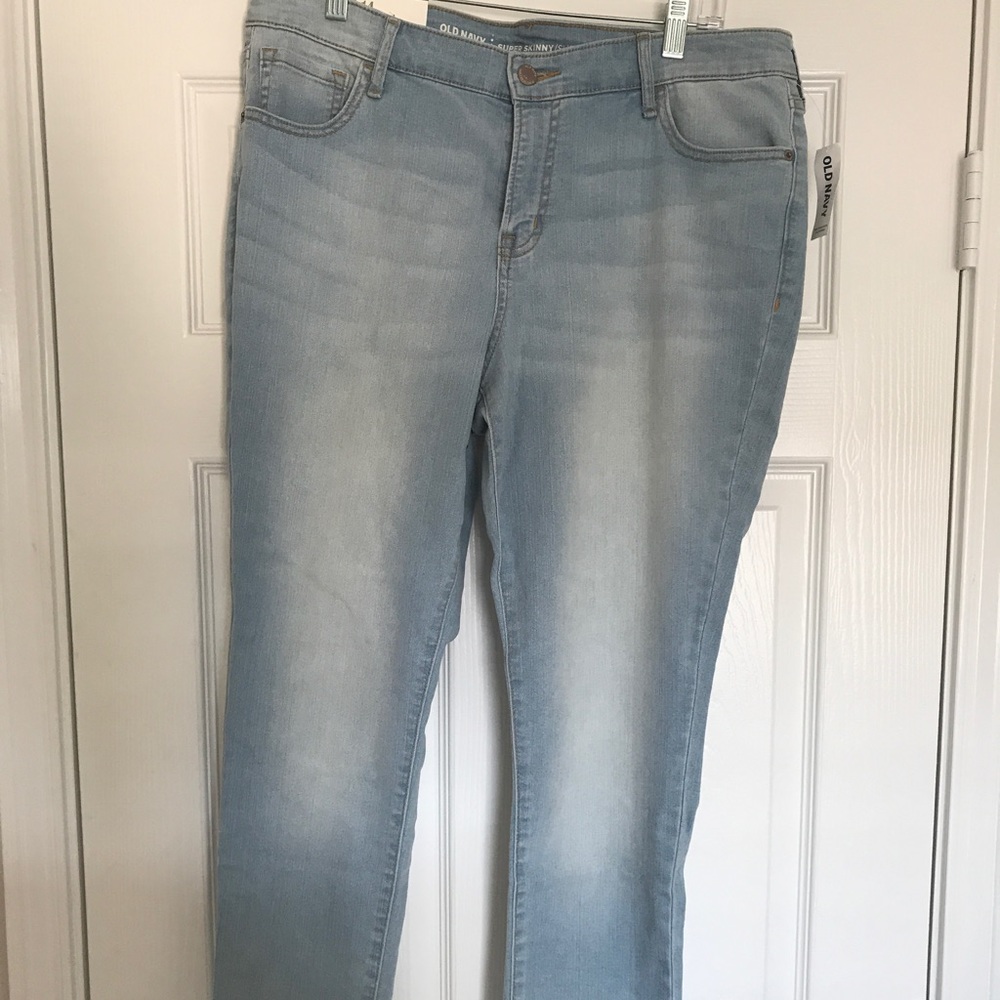 Stylish pair of Old Navy Super Skinny Jeans!