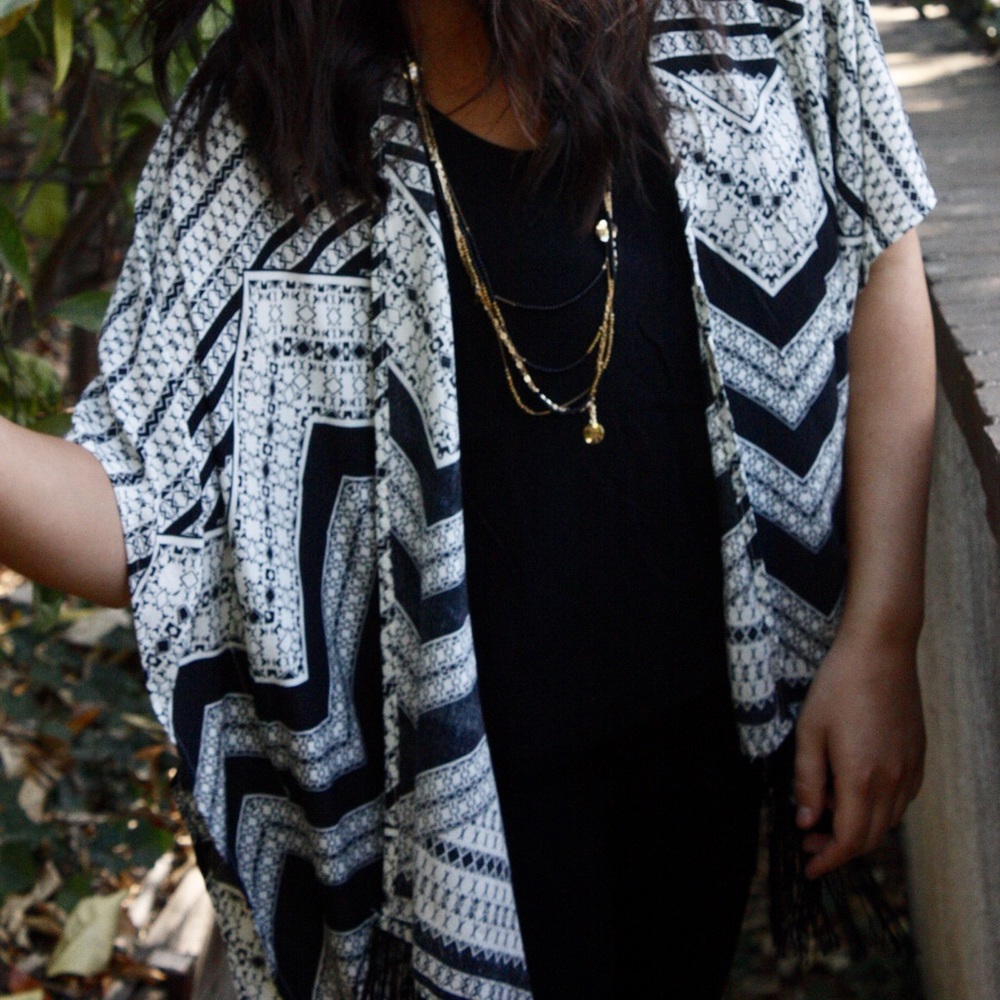 B/W Patterned Lightweight Throw Over