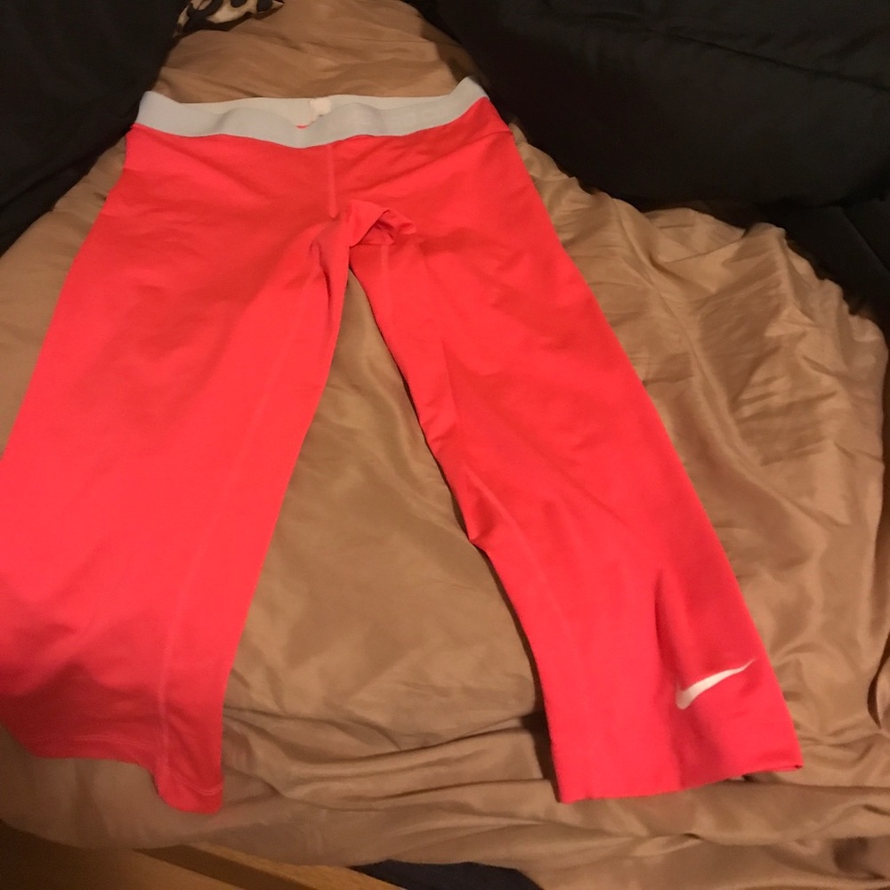 Nike dry fit MEDIUM hot pink leggings