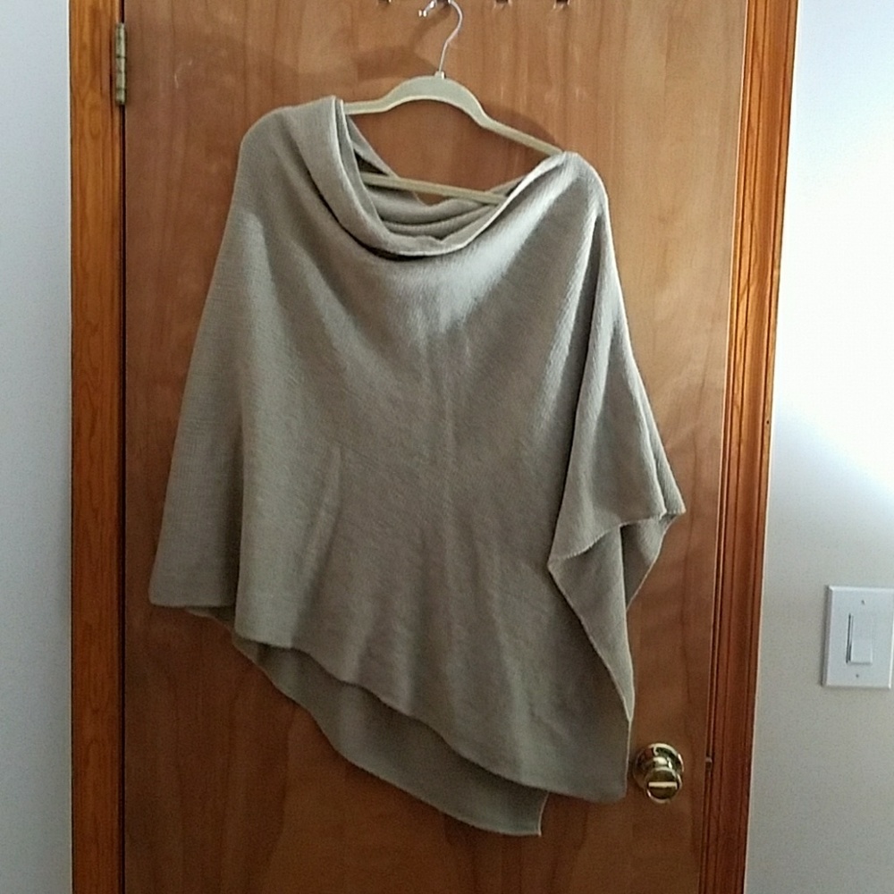 Gorgeous lightweight shawl top!