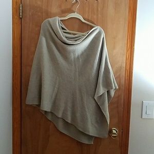 Gorgeous lightweight shawl top!