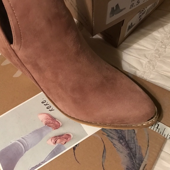 Measurements Rose blush Metal Toe booties - Picture 2 of 3