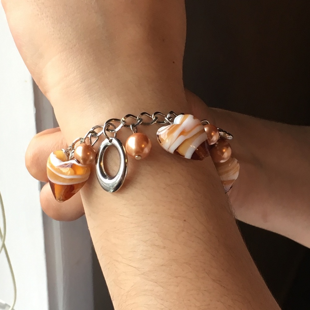 2 Bracelets
