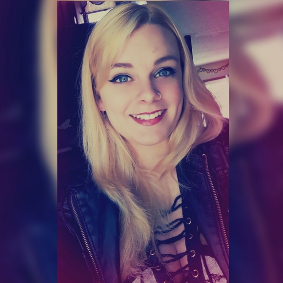 Meet your Posher, Danielle - Picture 1 of 1