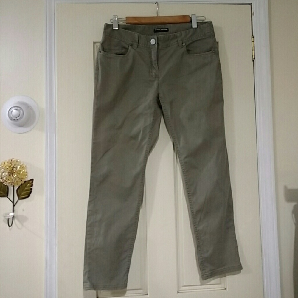 Dahlia Collection Olive green ankle pants