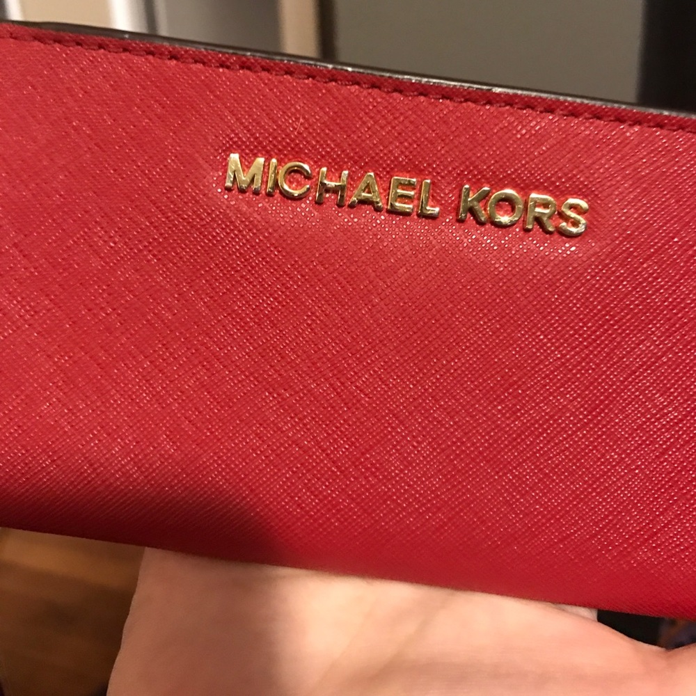 ♥️ Michael Kors Red Wristlet Wallet ♥️