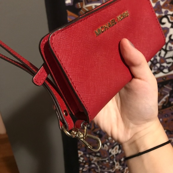 ♥️ Michael Kors Red Wristlet Wallet ♥️ - Picture 2 of 6