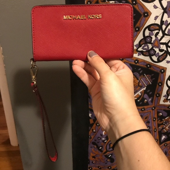 ♥️ Michael Kors Red Wristlet Wallet ♥️ - Picture 3 of 6