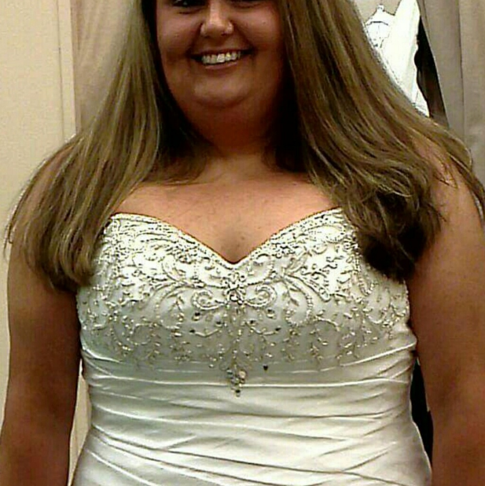 Wedding Dress - Picture 2 of 4