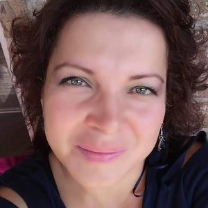 Meet your Posher, Yoli