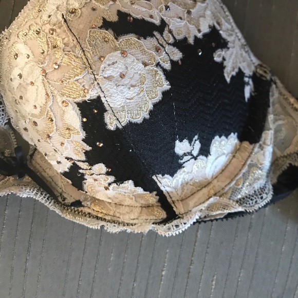 Victoria secret embellished bra - Picture 3 of 4