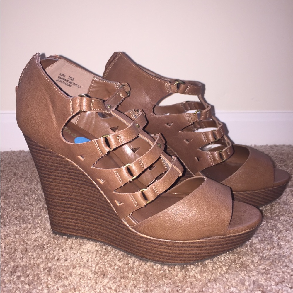 Doll house wedges