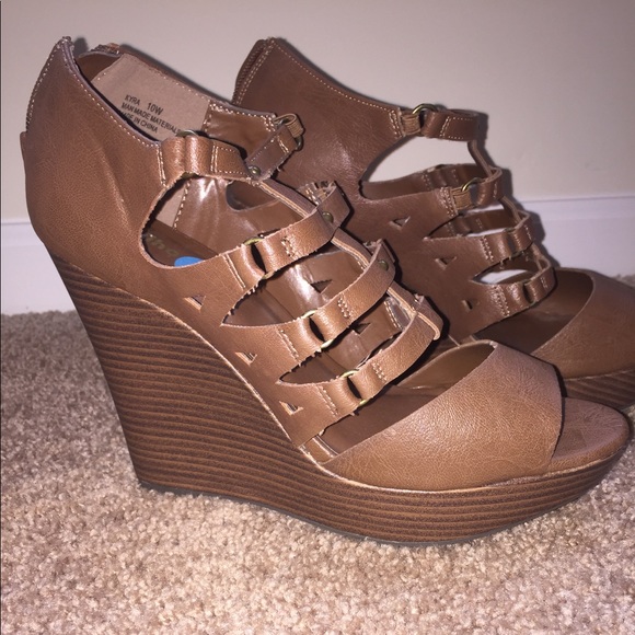 Doll house wedges - Picture 2 of 5