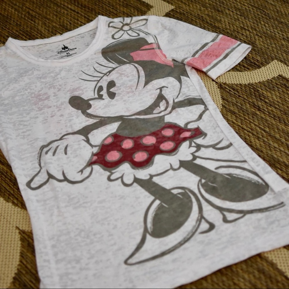 NWOT Ladies XS Disney V-Neck Tee