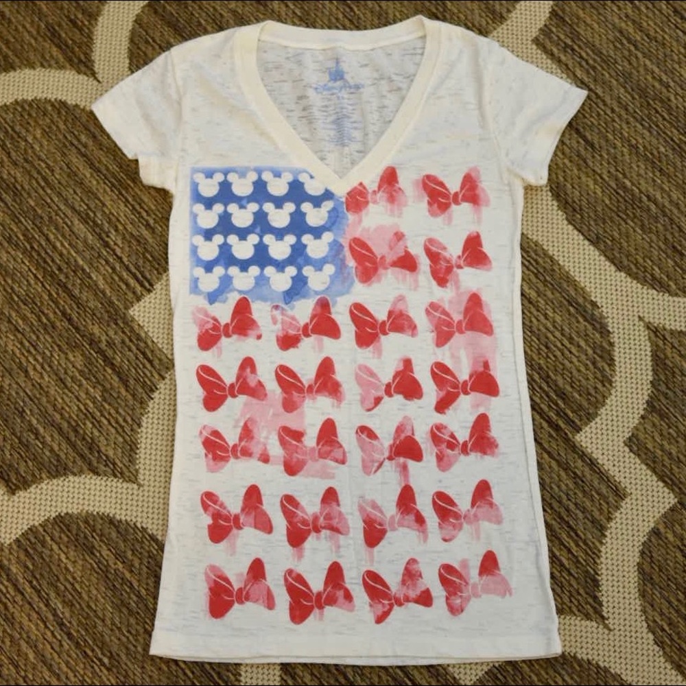 NWOT Ladies XS Disney V-Neck Tee